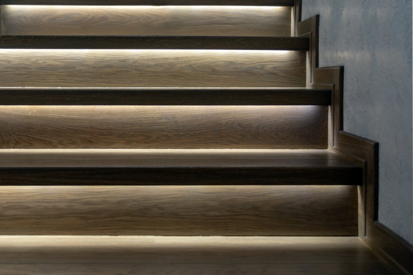 Staircase treads with LED strip accent lighting